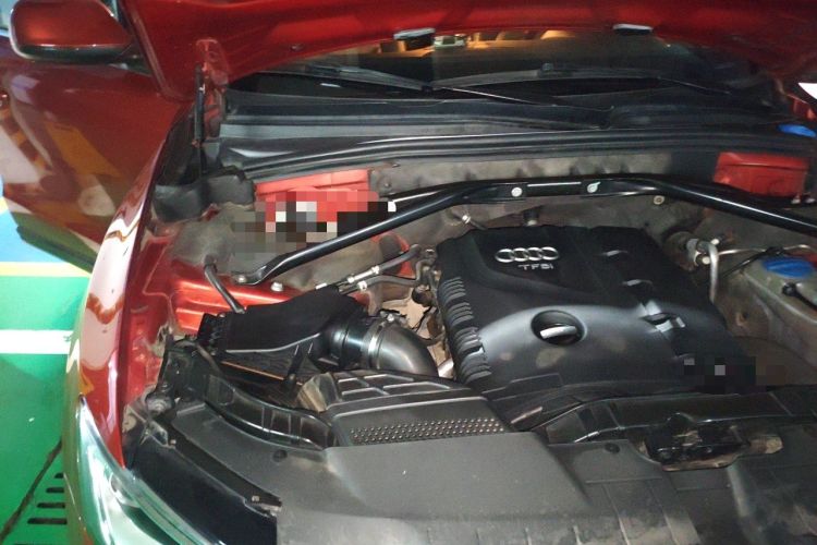 Used Audi Q5 2013 40 TFSI Comfort Edition Engine Bay Right