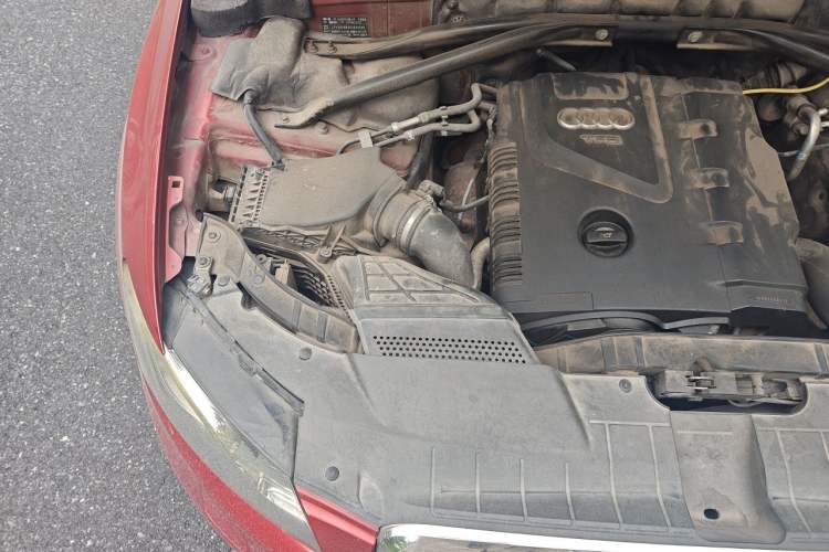 Used Audi Q5 2013 40 TFSI Technology Edition Engine Bay Right