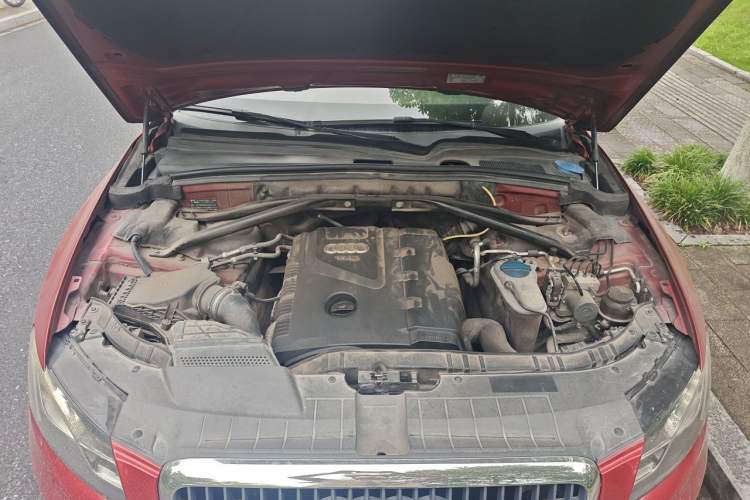 Used Audi Q5 2013 40 TFSI Technology Edition Engine Bay