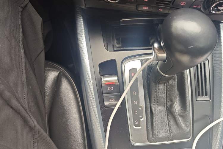 Used Audi Q5 2013 40 TFSI Technology Edition Gear Lever