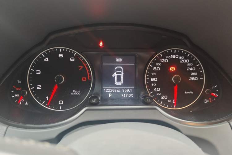 Used Audi Q5 2013 40 TFSI Ambition Instrument Cluster