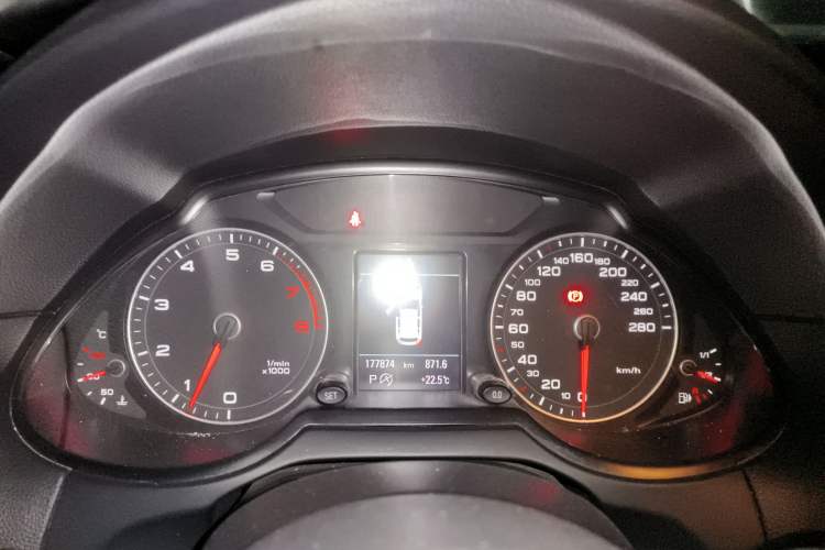 Used Audi Q5 2013 40 TFSI Comfort Edition Instrument Cluster