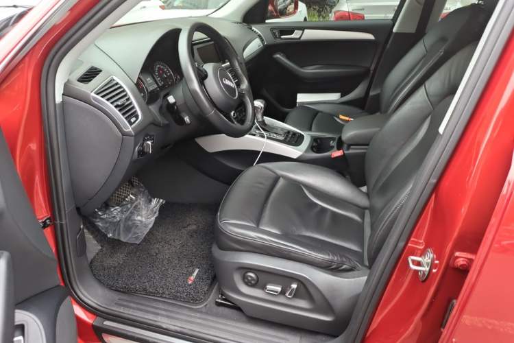 Used Audi Q5 2013 40 TFSI Technology Edition Left Front Seat
