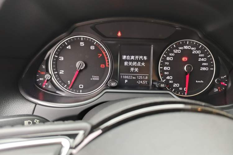 Used Audi Q5 2013 40 TFSI Technology Edition Odometer Close Up