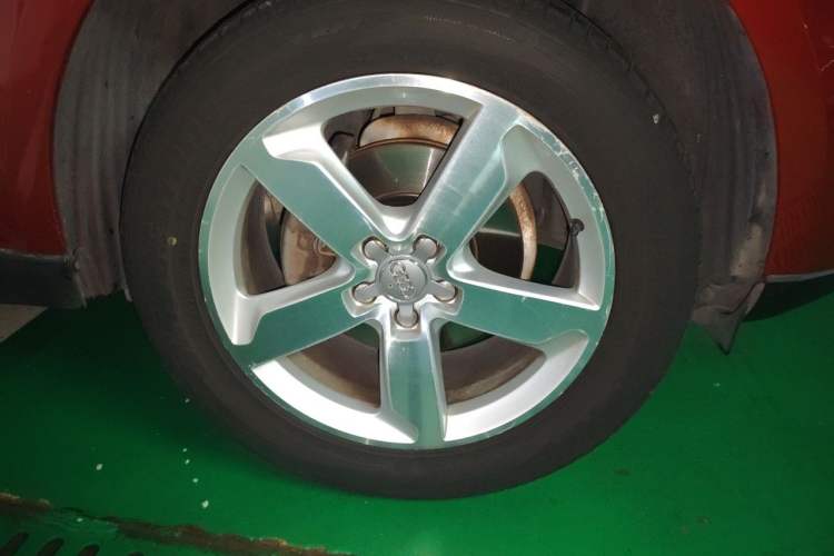 Used Audi Q5 2013 40 TFSI Comfort Edition Right Front Wheel Hub