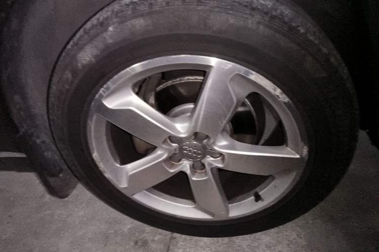 Used Audi Q5 2013 40 TFSI Comfort Edition Right Front Wheel Hub