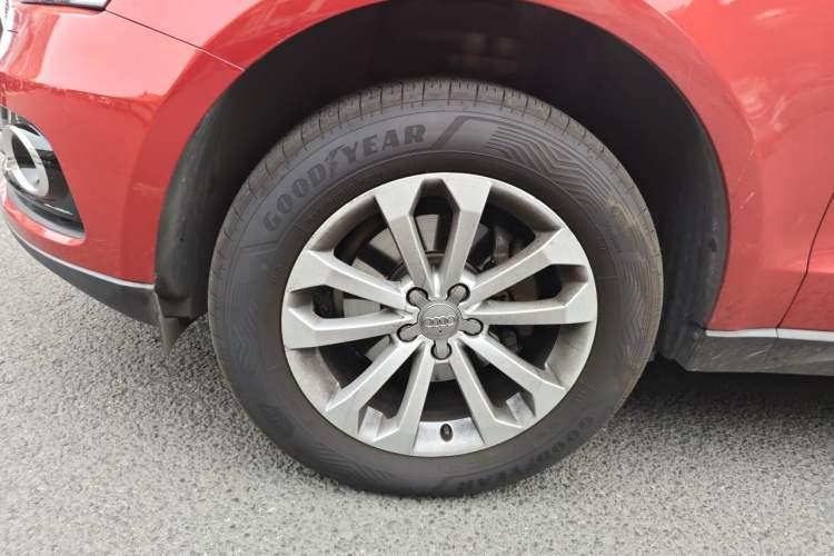 Used Audi Q5 2013 40 TFSI Technology Edition Right Front Wheel Hub
