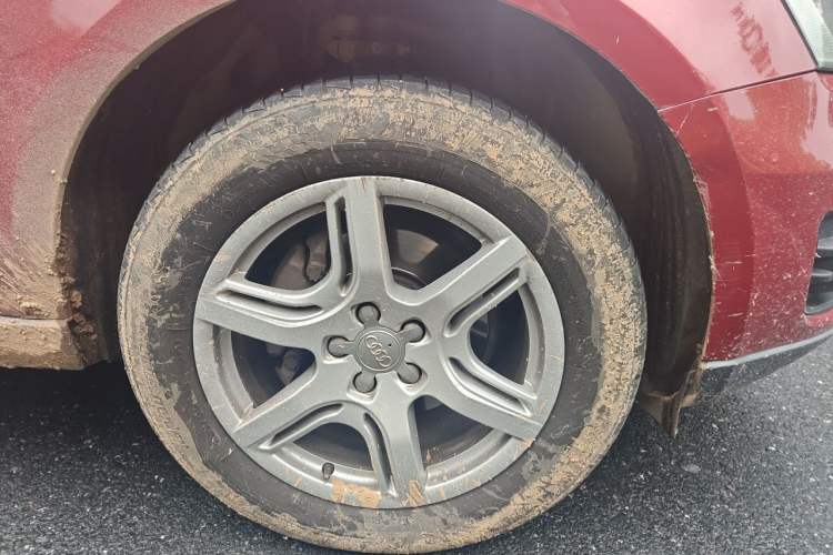 Used Audi Q5 2013 40 TFSI Technology Edition Right Front Wheel Hub