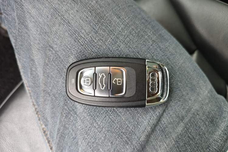 Used Audi Q5 2013 40 TFSI Technology Edition Vehicle Key