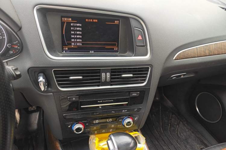 Used Audi Q5 2013 40 TFSI Comfort Edition Audio And AC Panel