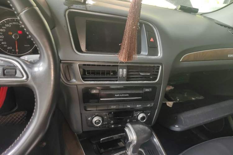 Used Audi Q5 2013 40 TFSI Comfort Edition Audio And AC Panel
