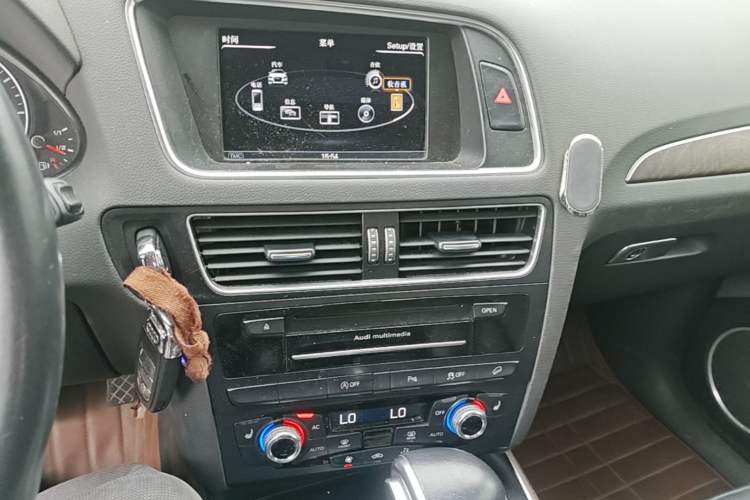Used Audi Q5 2013 40 TFSI Comfort Edition Audio And AC Panel