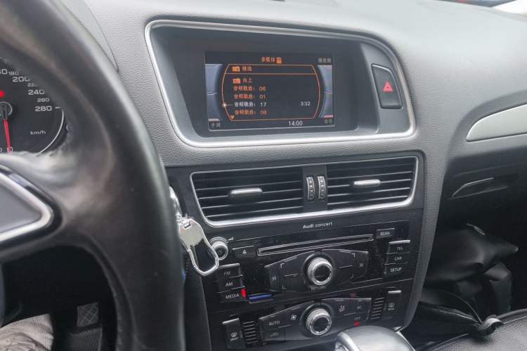 Used Audi Q5 2013 40 TFSI Ambition Audio And AC Panel