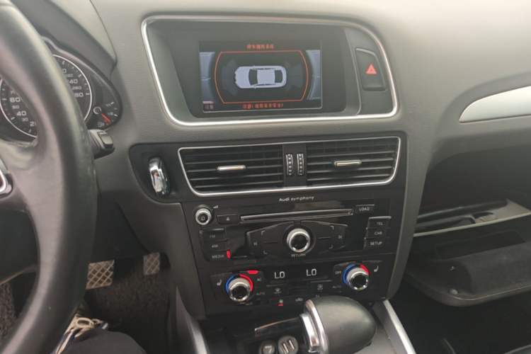 Used Audi Q5 2013 40 TFSI Ambition Audio And AC Panel