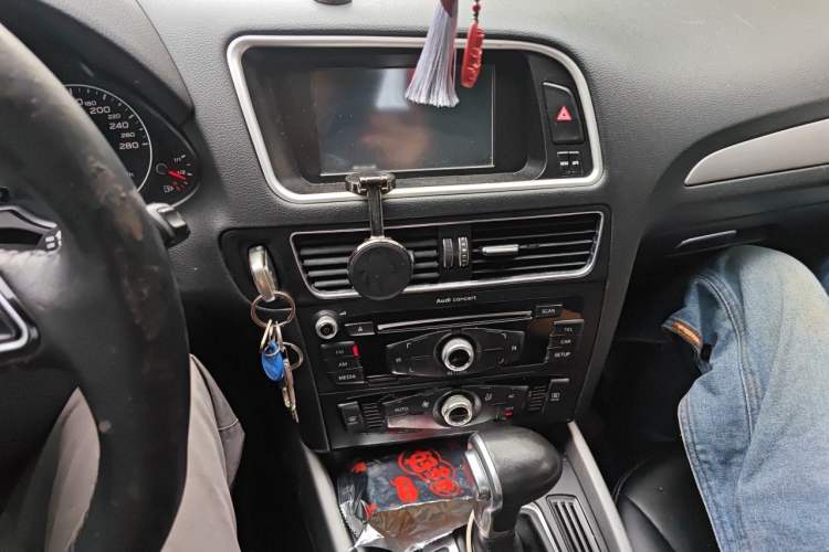 Used Audi Q5 2013 40 TFSI Ambition Audio And AC Panel