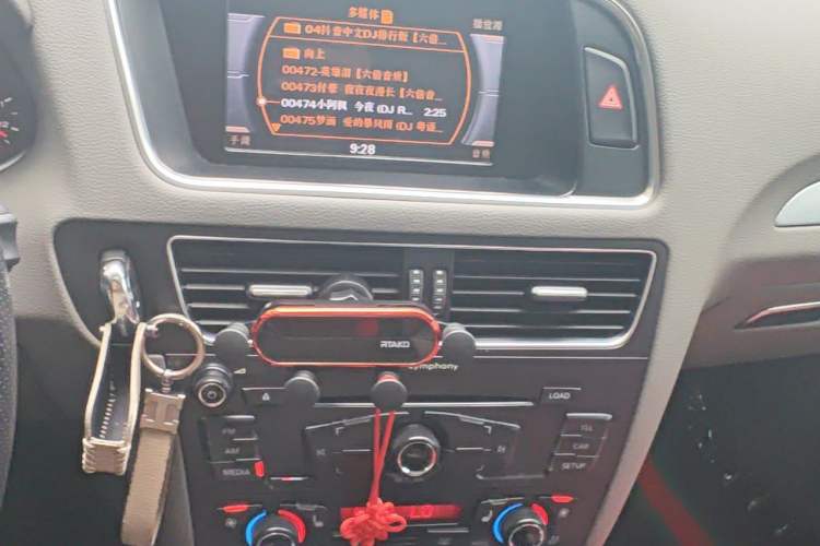 Used Audi Q5 2013 40 TFSI Technology Edition Audio And AC Panel