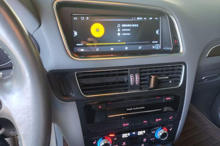 Used Audi Q5 2013 40 TFSI Comfort Edition Audio And AC Panel