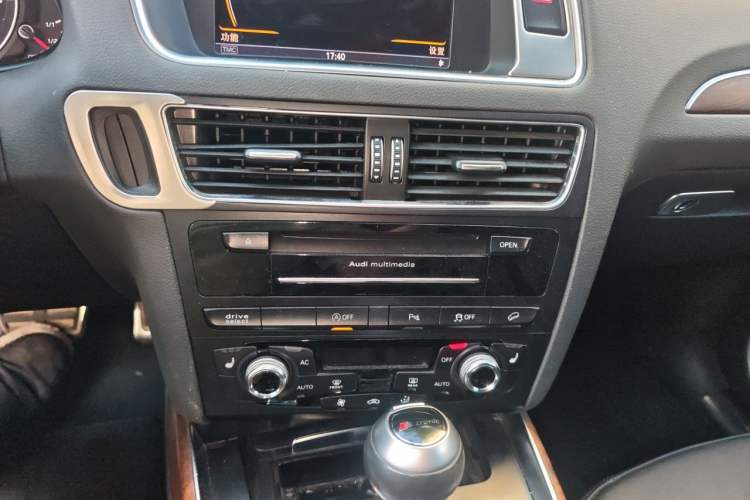 Used Audi Q5 2013 40 TFSI Dynamic Edition Audio And AC Panel