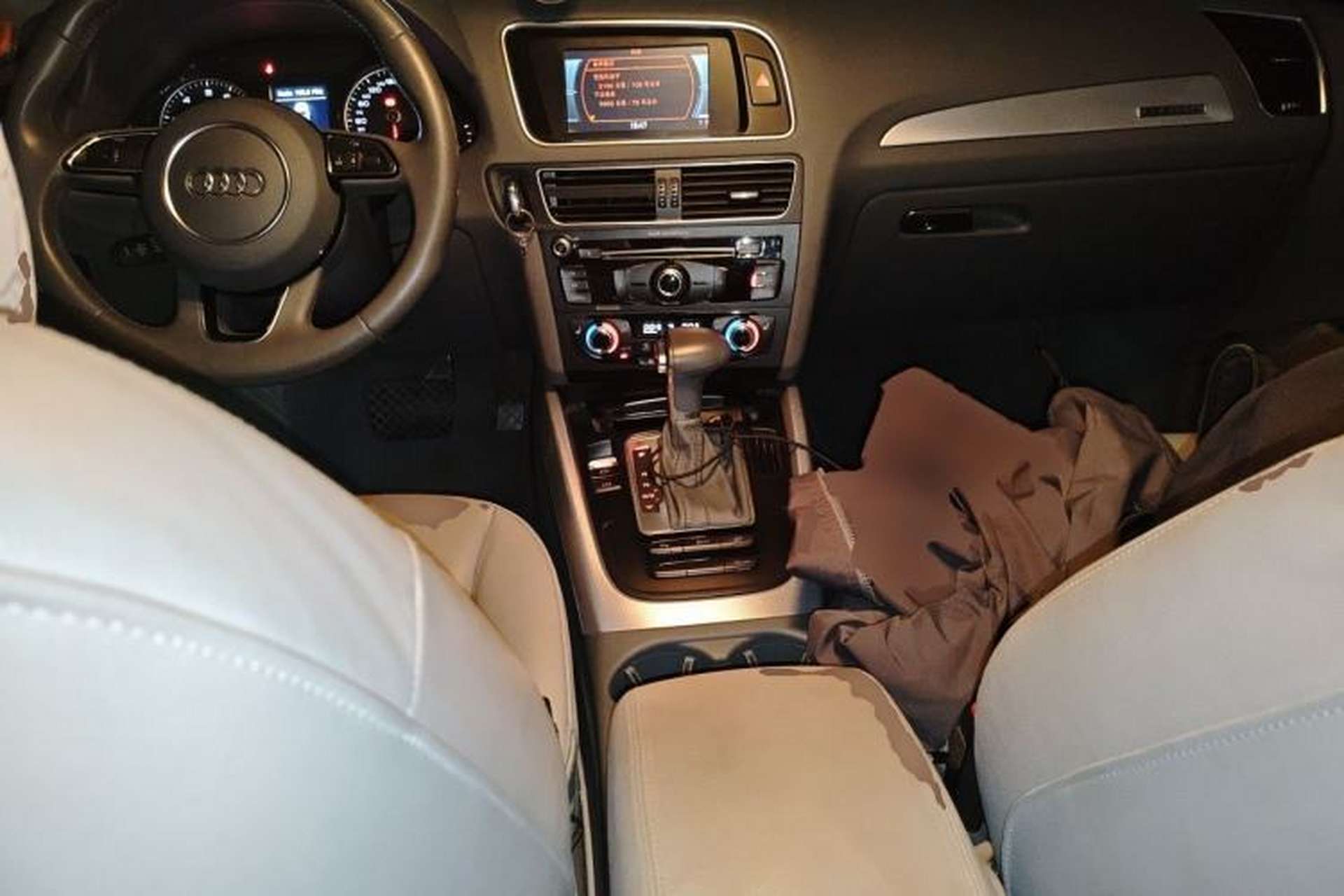 Used Audi Q5 2013 40 TFSI Technology Edition Center Console