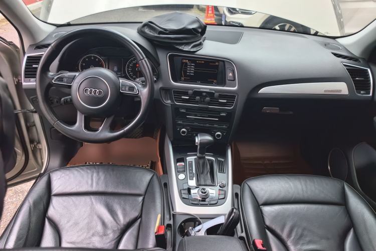 Used Audi Q5 2013 45 TFSI quattro Sport Edition Center Console