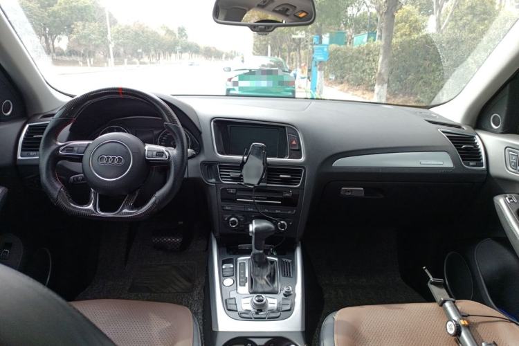 Used Audi Q5 2013 45 TFSI quattro Sport Edition Center Console