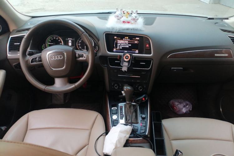 Used Audi Q5 2013 40 TFSI hybrid Center Console