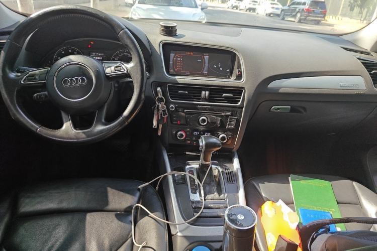 Used Audi Q5 2013 40 TFSI Technology Edition Center Console