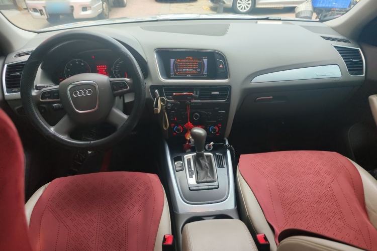 Used Audi Q5 2013 40 TFSI Technology Edition Center Console