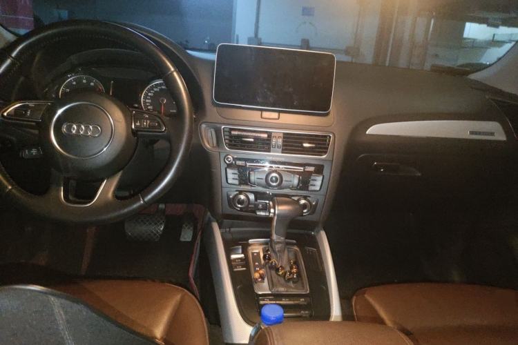 Used Audi Q5 2013 40 TFSI Technology Edition Center Console