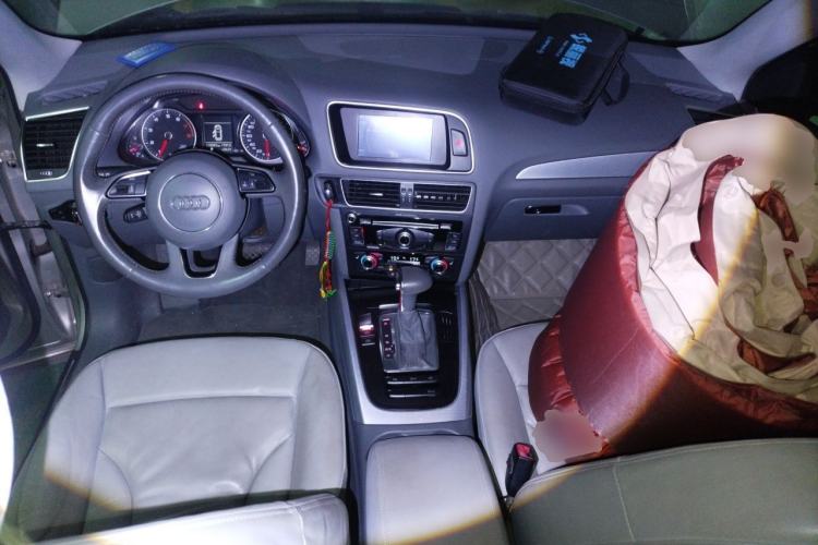 Used Audi Q5 2013 40 TFSI Technology Edition Center Console