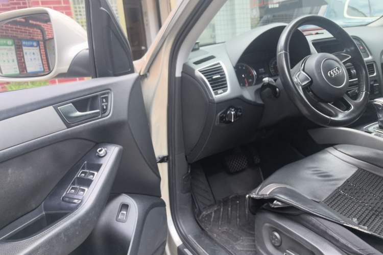 Used Audi Q5 2013 40 TFSI Ambition Driver Seat