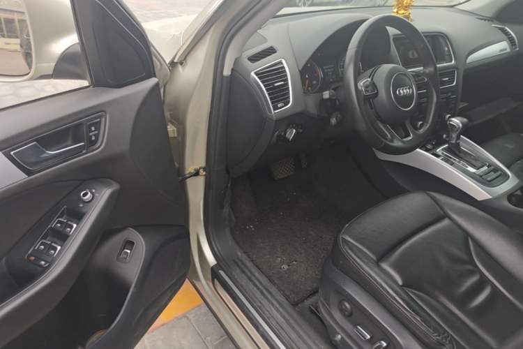 Used Audi Q5 2013 40 TFSI Ambition Driver Seat