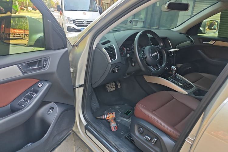 Used Audi Q5 2013 40 TFSI Ambition Driver Seat