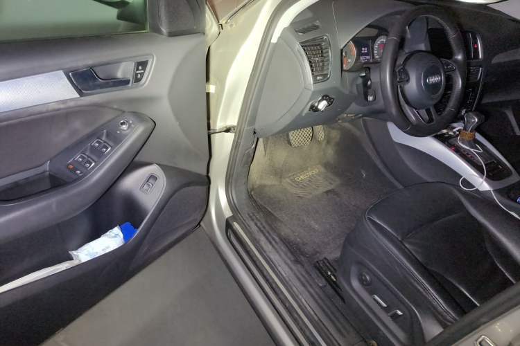 Used Audi Q5 2013 40 TFSI Technology Edition Driver Seat