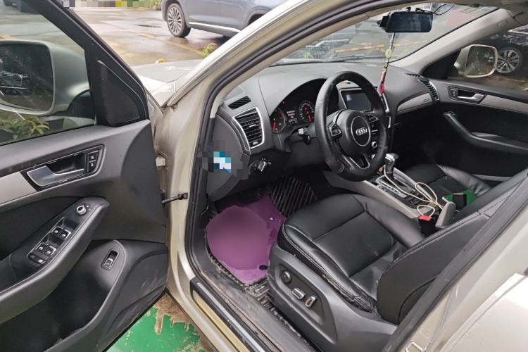 Used Audi Q5 2013 40 TFSI Ambition Driver Seat