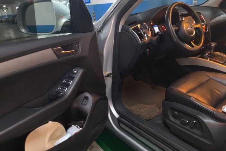 Used Audi Q5 2013 40 TFSI Ambition Driver Seat