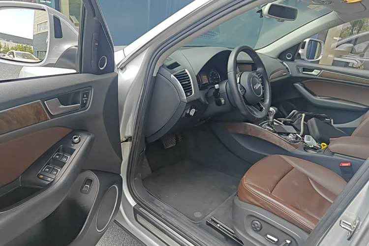 Used Audi Q5 2013 40 TFSI Comfort Edition Driver Seat