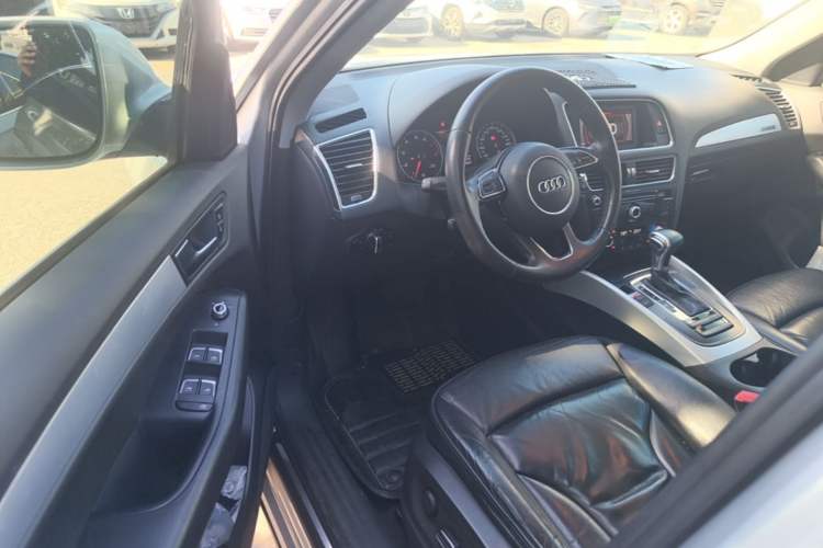 Used Audi Q5 2013 40 TFSI Technology Edition Driver Seat
