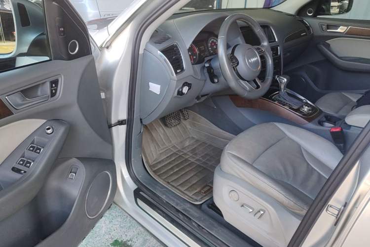 Used Audi Q5 2013 40 TFSI Comfort Edition Driver Seat