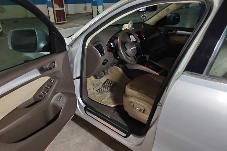 Used Audi Q5 2013 40 TFSI Technology Edition Driver Seat