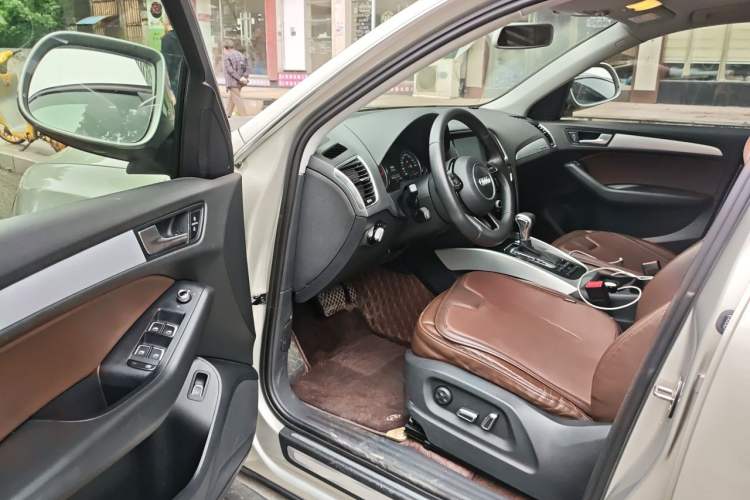 Used Audi Q5 2013 40 TFSI Technology Edition Driver Seat