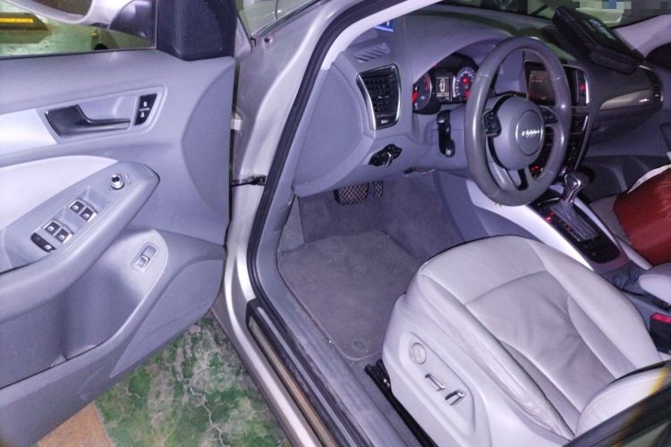 Used Audi Q5 2013 40 TFSI Technology Edition Driver Seat
