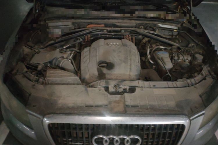 Used Audi Q5 2013 40 TFSI hybrid Engine Bay