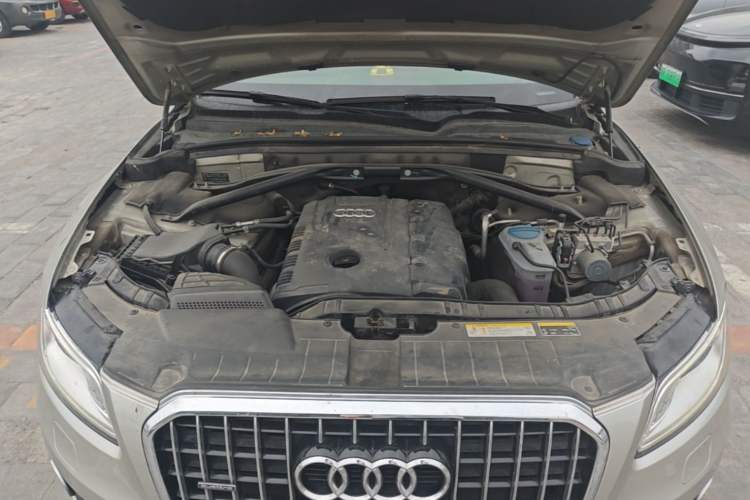 Used Audi Q5 2013 40 TFSI Ambition Engine Bay