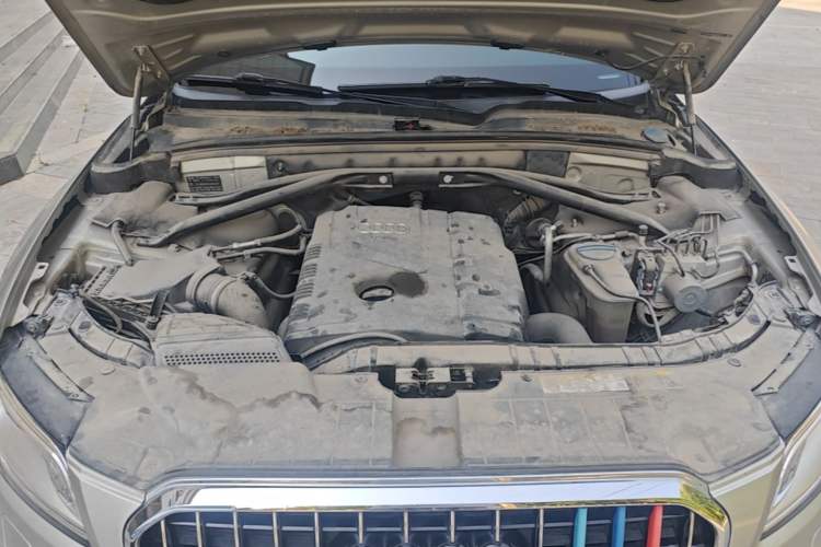 Used Audi Q5 2013 40 TFSI Ambition Engine Bay