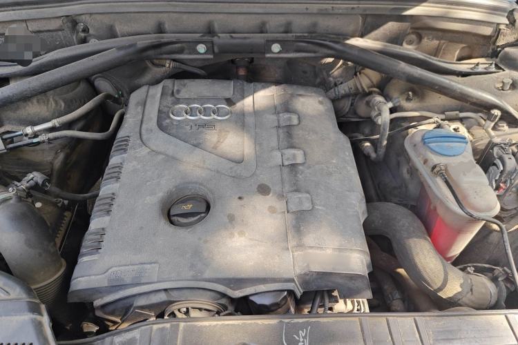 Used Audi Q5 2013 40 TFSI Technology Edition Engine Bay