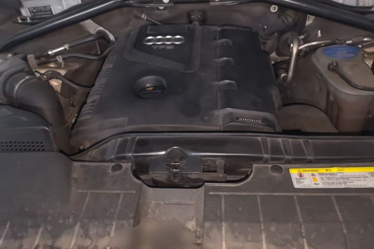 Used Audi Q5 2013 40 TFSI Ambition Engine Bay