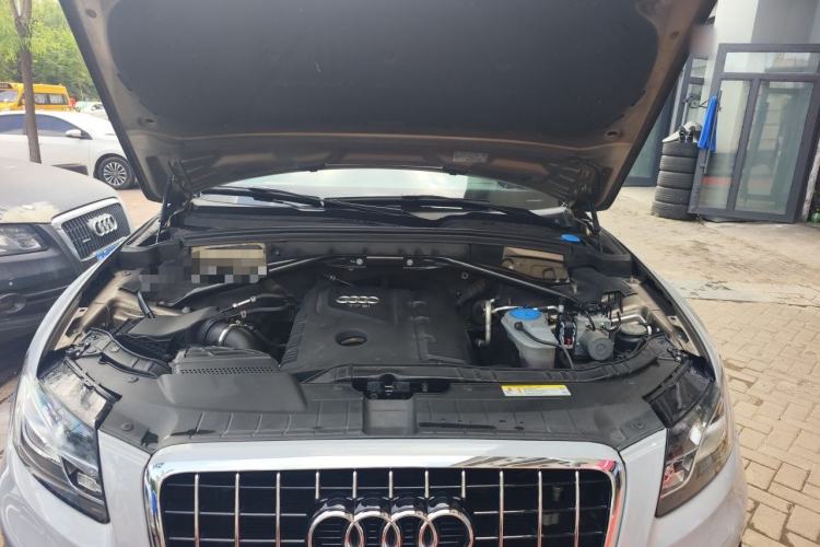 Used Audi Q5 2013 40 TFSI Technology Edition Engine Bay