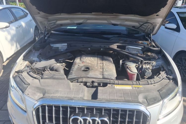 Used Audi Q5 2013 40 TFSI Technology Edition Engine Bay