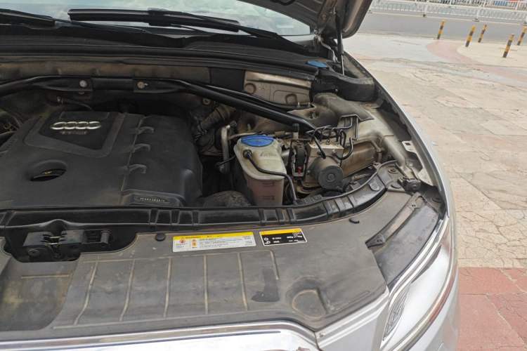 Used Audi Q5 2013 40 TFSI Comfort Edition Engine Bay Left